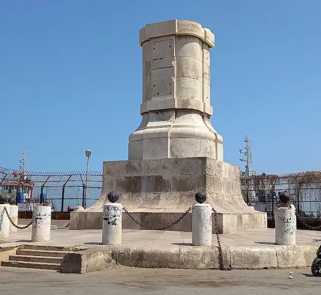 De Lesseps Plinth
